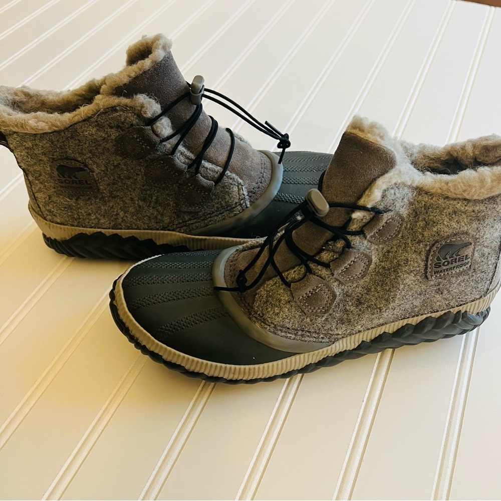 Sorel Out N About Gray Boots